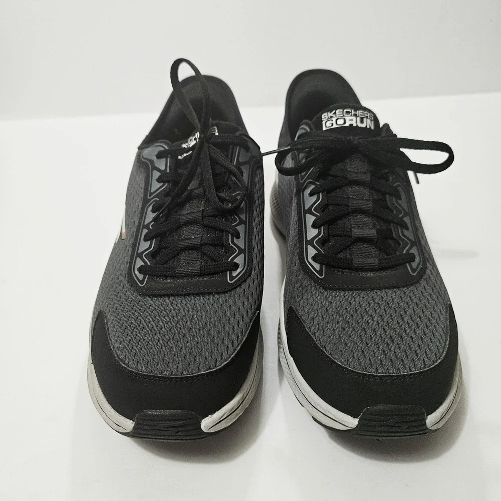Skechers men hands